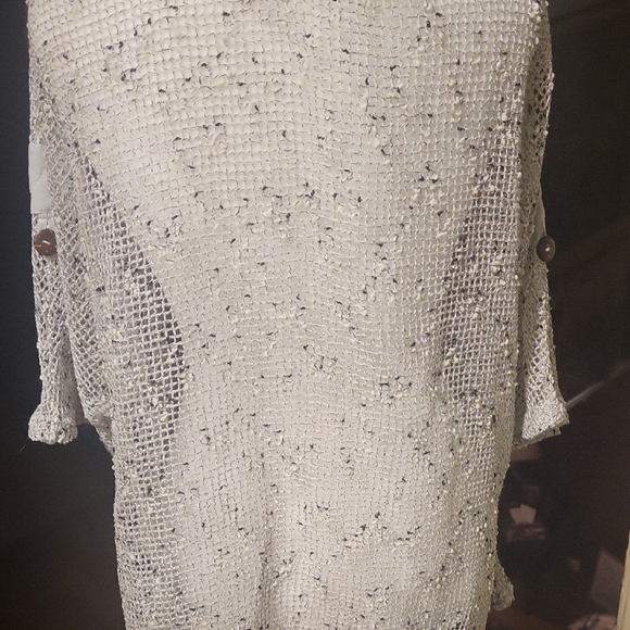 Elegant Cream Knit Poncho with Wooden Buttons - Picture 2 of 2